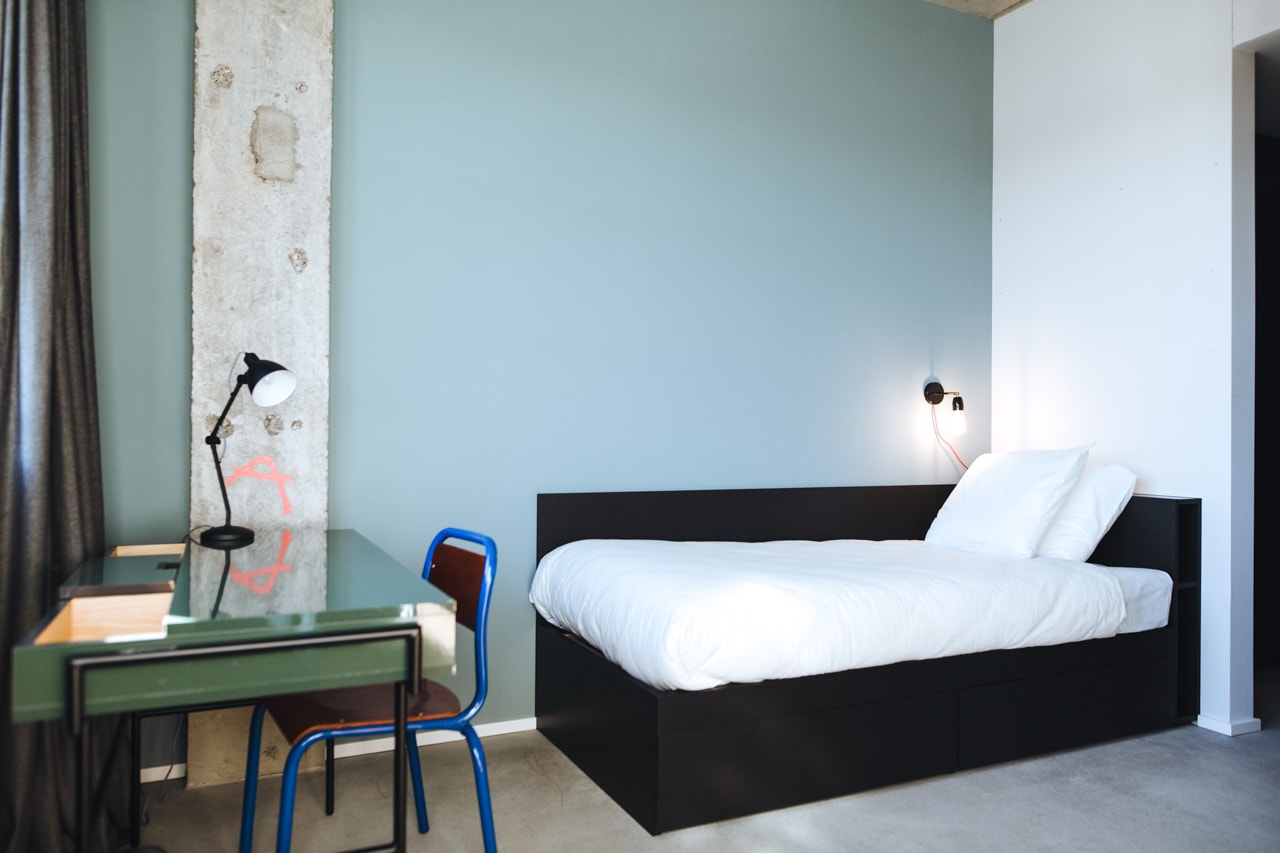 Picture category Classic room Neon Wood