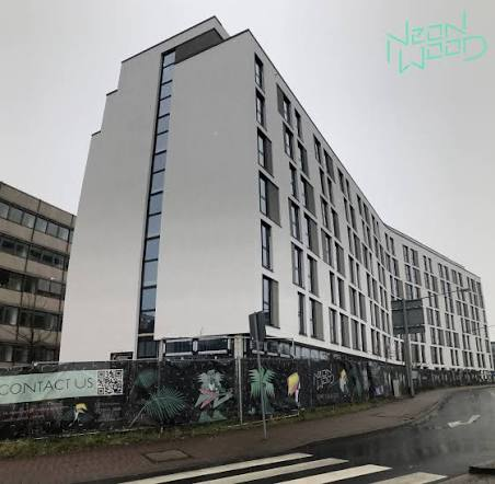 Neon-Wood-Apartments bei der Eröffnung in Mitte-Wedding, 2019